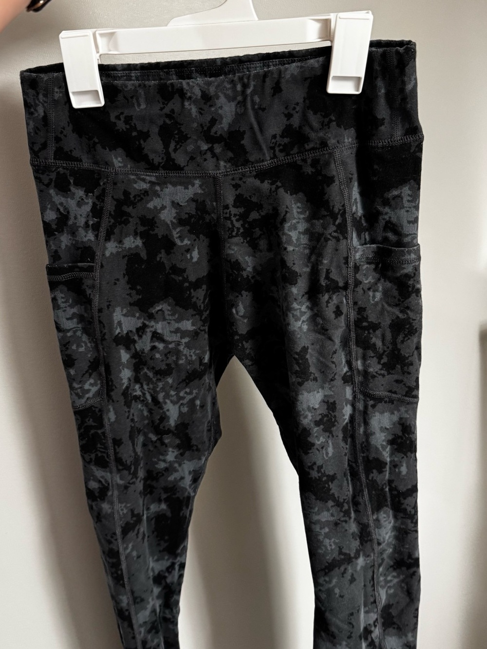Pact Organic Cotton Black Gray Camo Print Pocket Leggings Size S